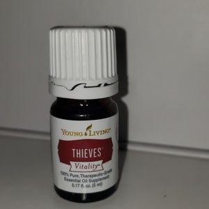 Thieves Essential Oil